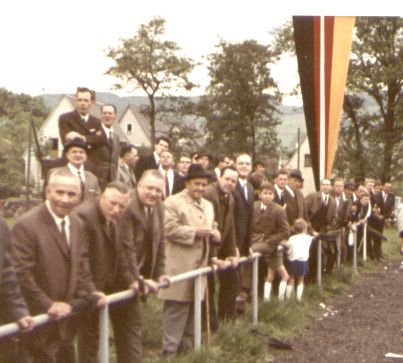 Zuschauer_Sportplatz.jpg 